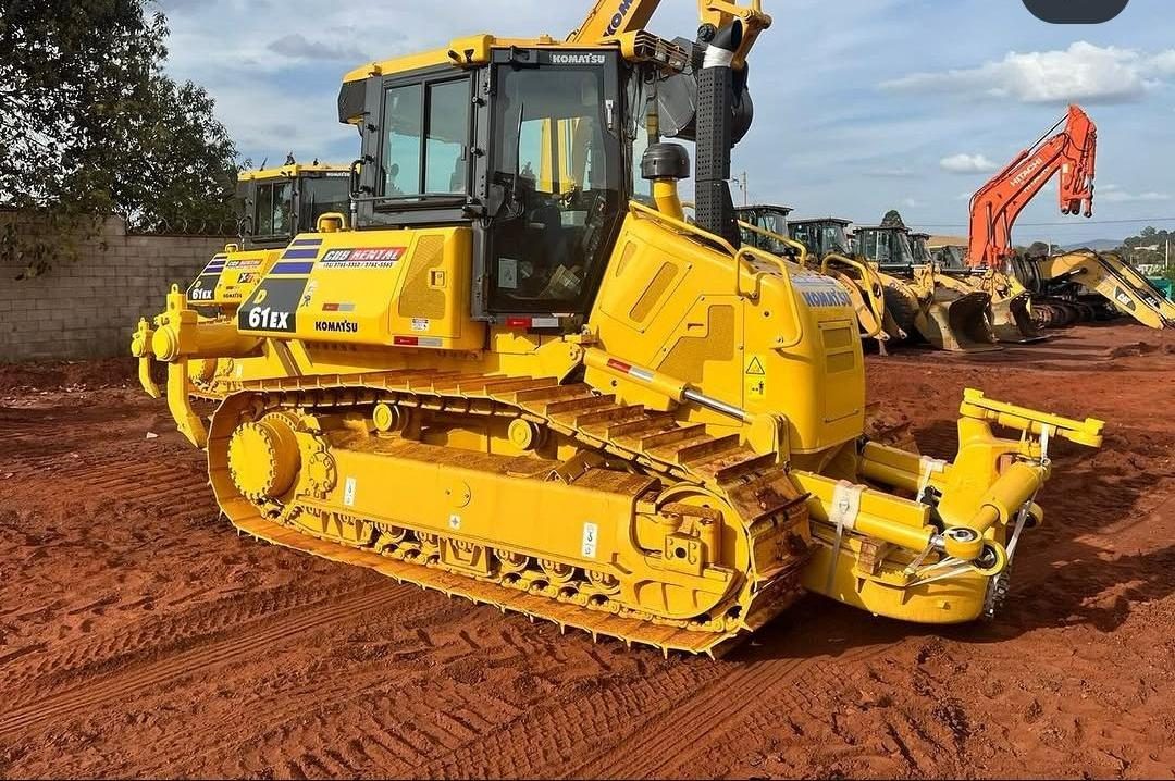 Trator de esteira Komatsu inspecionado